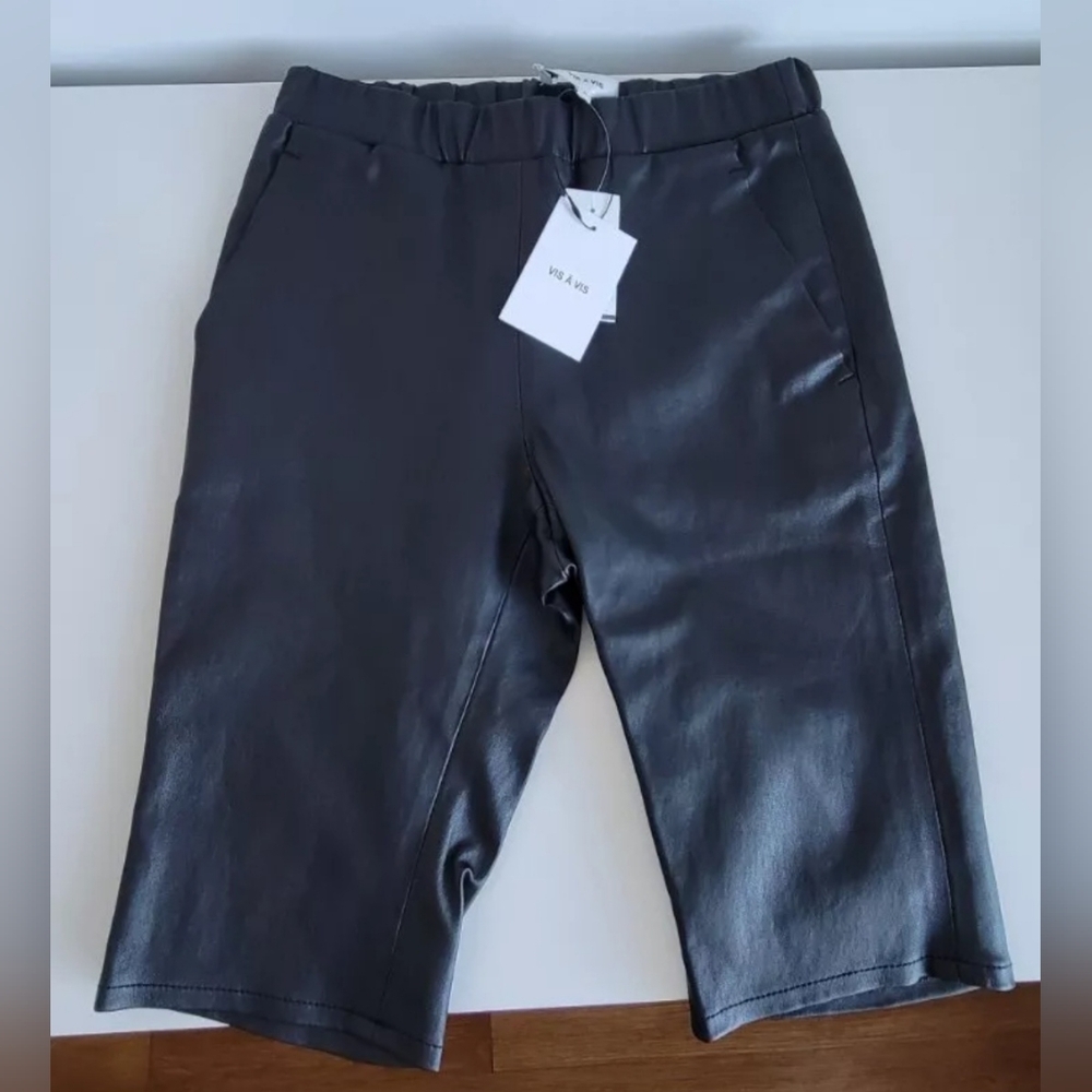 BARNEYS NEW YORK Vis A Vis  Size 1 NWT Women's black leather shorts